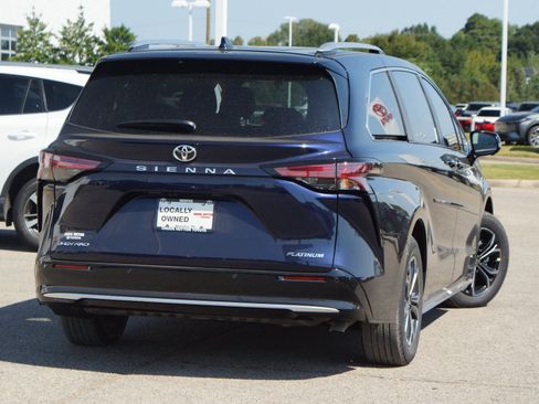 Used 2026 Toyota Sienna Platinum AWD/4WD image 26