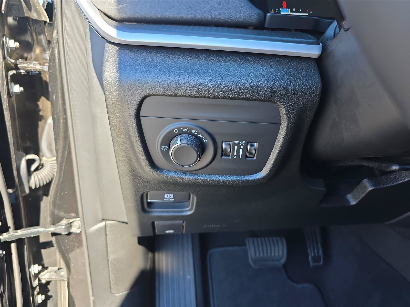 Used 2025 Jeep Grand Cherokee Laredo X w/ Luxury Tech Group I AWD/4WD image 34