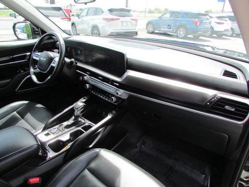 Used 2025 Kia Telluride S AWD/4WD image 16