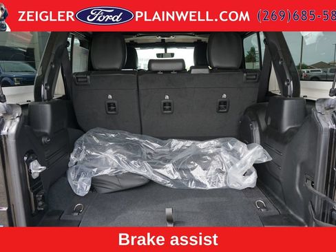 Used 2023 Jeep Wrangler Unlimited Sahara w/ Cold Weather Group AWD/4WD image 10