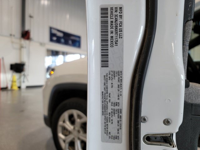 Used 2024 Jeep Compass Latitude AWD/4WD image 17