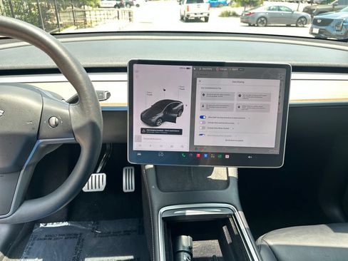 Used 2022 Tesla Model Y Long Range AWD/4WD image 24
