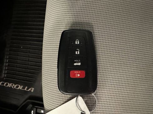 Used 2020 Toyota Corolla LE w/ LE Premium Package FWD image 17