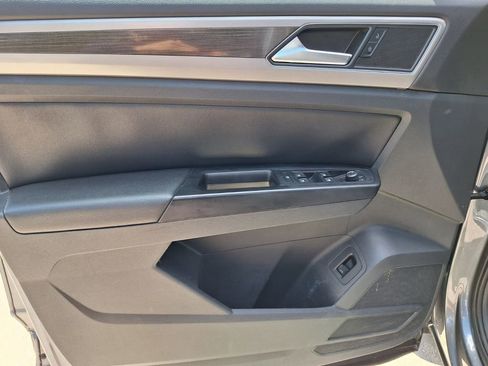 Used 2019 Volkswagen Atlas SE w/ Towing Package FWD image 31