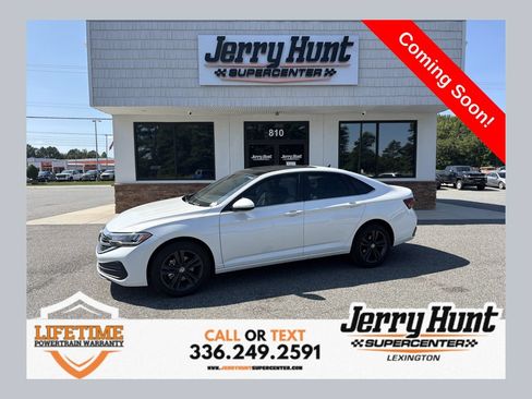 Used 2024 Volkswagen Jetta SE w/ Panoramic Sunroof Package FWD image 1