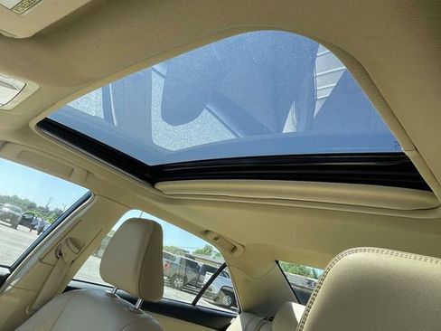 Used 2017 Toyota Camry XLE w/ Moonroof Package FWD image 17