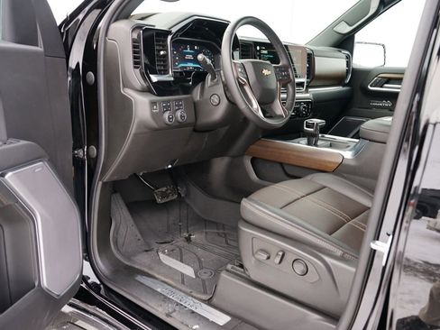 Used 2022 Chevrolet Silverado 1500 High Country w/ High Country Premium Package image 13