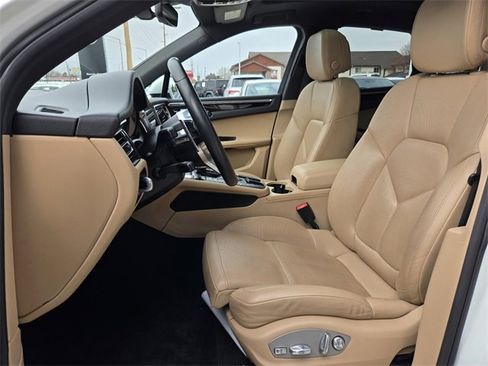 Used 2020 Porsche Macan image 3