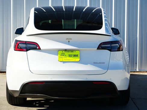 Used 2022 Tesla Model Y Performance image 55