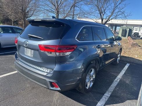 Used 2017 Toyota Highlander Limited w/ Protection Package #3 image 6