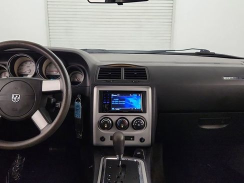 Used 2010 Dodge Challenger SE image 12