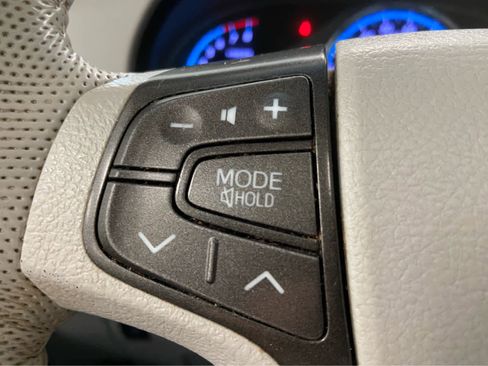 Used 2013 Toyota Sienna XLE image 21