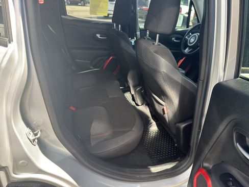 Used 2018 Jeep Renegade Trailhawk w/ Cold Weather Group II AWD/4WD image 12