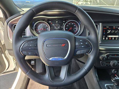 Used 2018 Dodge Charger SXT RWD image 15