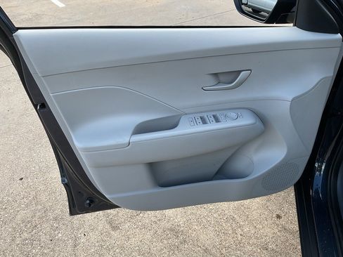 Used 2025 Hyundai Kona SEL image 12