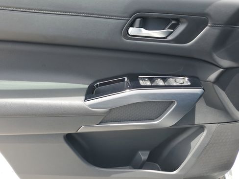 Certified 2025 Nissan Pathfinder SL image 29