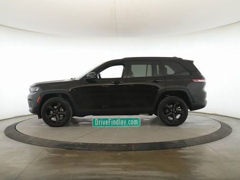 Used 2025 Jeep Grand Cherokee Altitude image 9