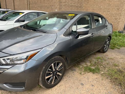 Used 2025 Nissan Versa SV FWD image 9