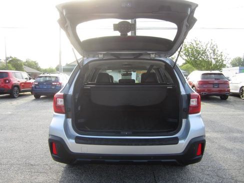 Used 2018 Subaru Outback 2.5i Limited AWD/4WD image 36