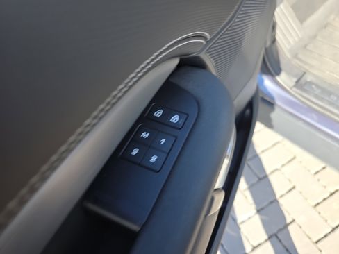 Used 2024 Land Rover Discovery Dynamic SE image 21