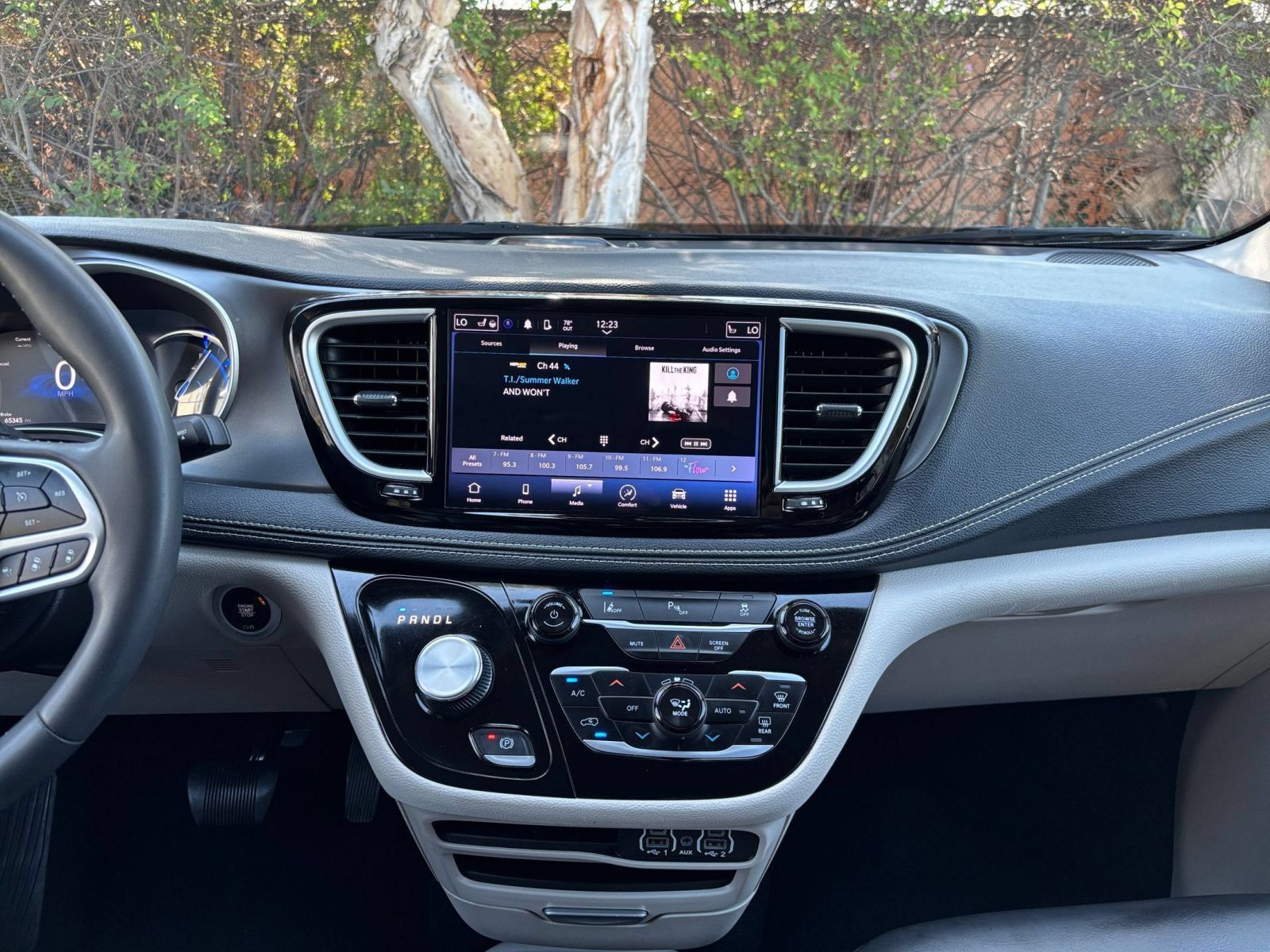Used 2023 Chrysler Pacifica Touring-L FWD image 16