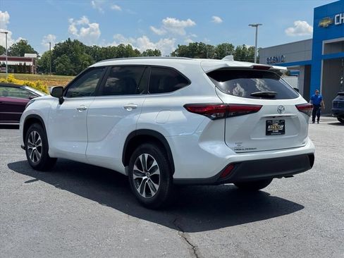 Used 2023 Toyota Highlander XLE FWD image 5