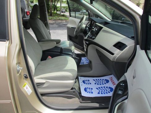 Used 2012 Toyota Sienna FWD image 24