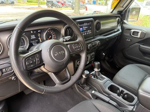 Used 2019 Jeep Wrangler Sport AWD/4WD image 18