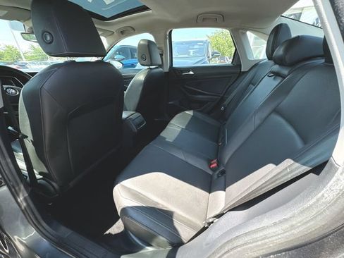 Used 2019 Volkswagen Jetta SEL w/ Cold Weather Package FWD image 22