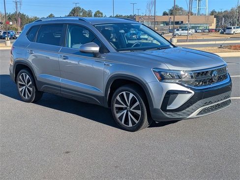 Certified 2023 Volkswagen Taos SE w/ Black Wheel Package image 2