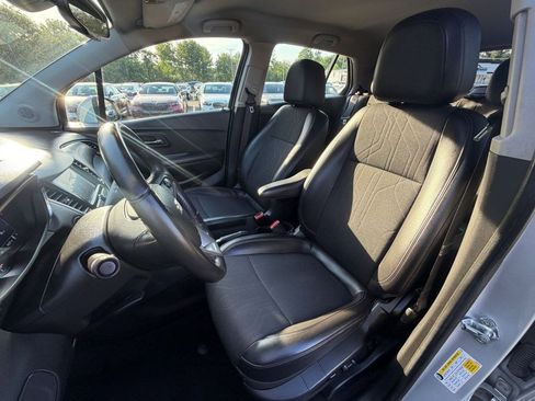 Used 2022 Chevrolet Trax LT w/ Driver Confidence Package AWD/4WD image 12