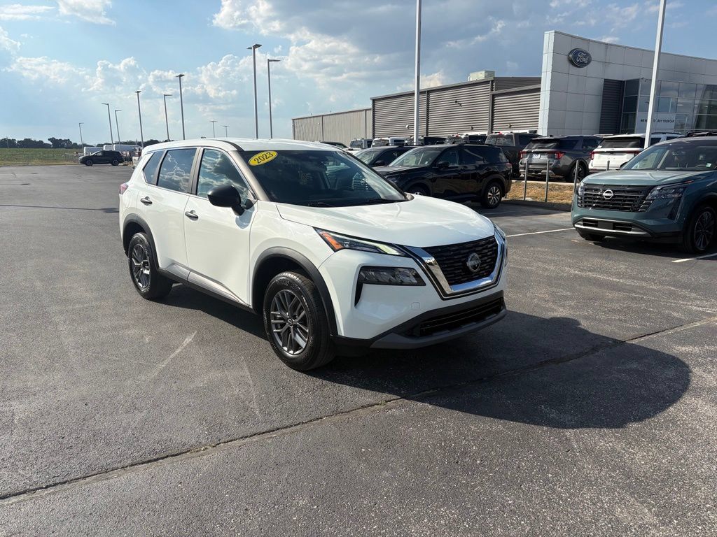 Used 2023 Nissan Rogue S AWD/4WD image 2