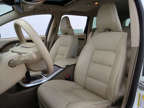 Used 2014 Volvo XC70 3.2 image 12