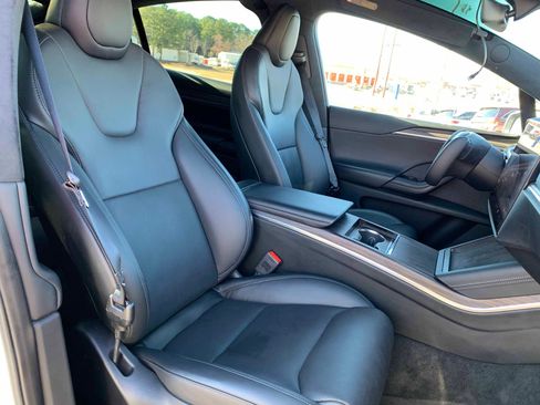 Used 2022 Tesla Model X image 7