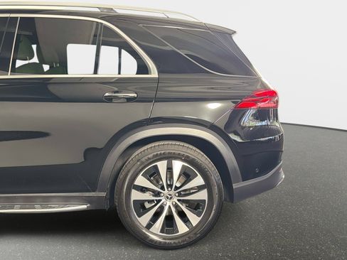 Used 2025 Mercedes-Benz GLE 350 4MATIC w/ Driver Assistance Package image 15