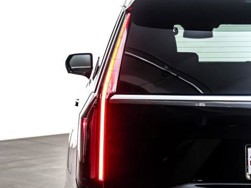 Used 2024 Cadillac Escalade ESV Luxury image 15