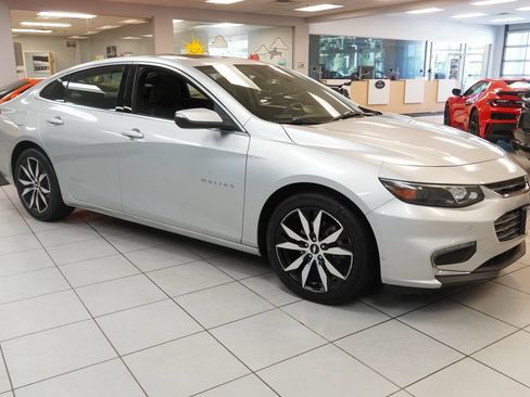 Used 2017 Chevrolet Malibu LT w/ Leather Package FWD image 14