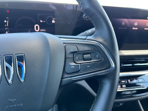 Certified 2025 Buick Envista Avenir FWD image 23