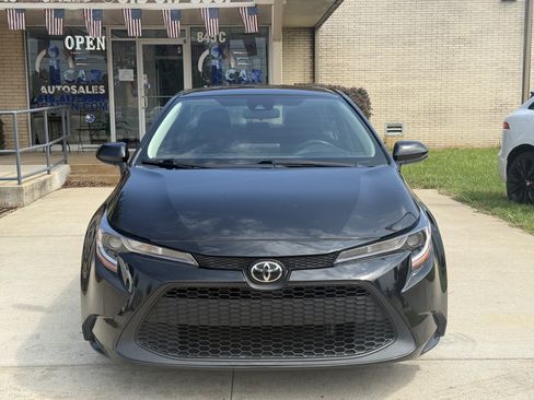 Used 2022 Toyota Corolla LE FWD image 2