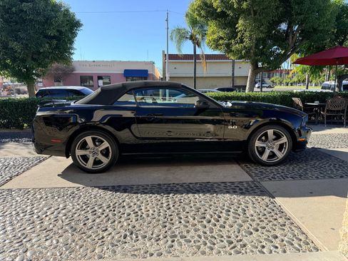 Used 2013 Ford Mustang GT Premium image 4