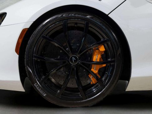 Used 2024 McLaren Artura image 9