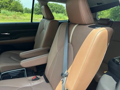 Used 2024 Toyota Grand Highlander AWD image 23