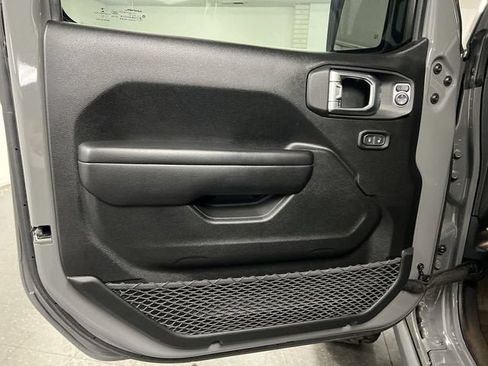 Used 2021 Jeep Gladiator Rubicon AWD/4WD image 22