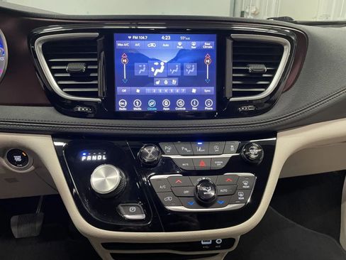 Used 2019 Chrysler Pacifica Limited w/ Tire & Wheel Group image 30