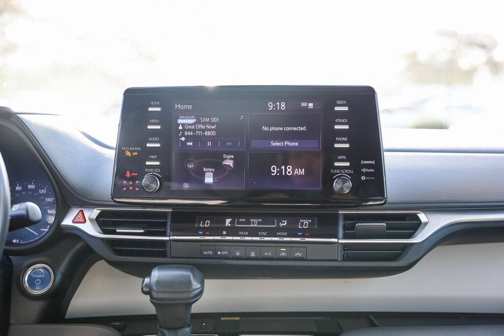 Certified 2023 Toyota Sienna LE w/ LE Plus Package FWD image 3