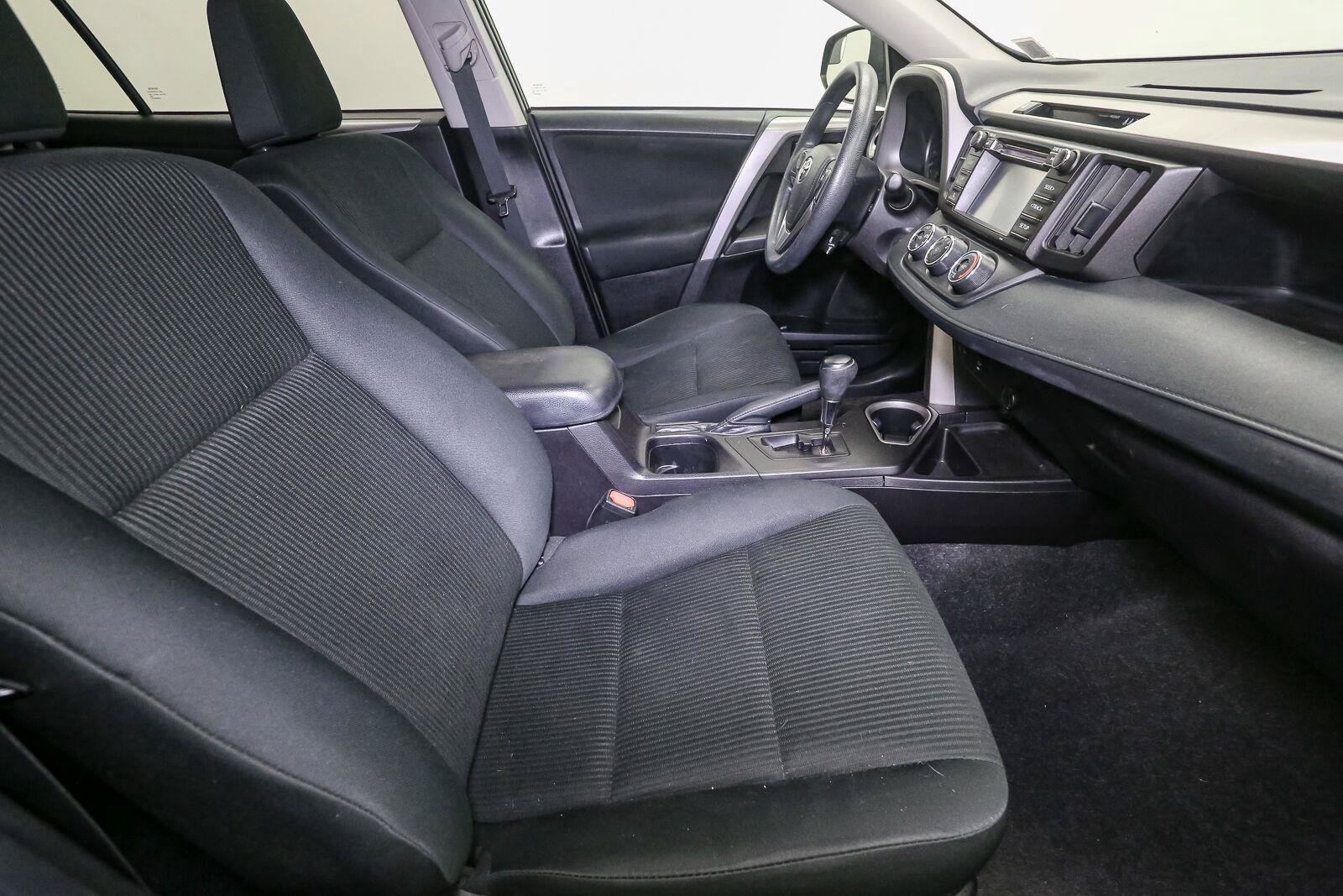 Used 2018 Toyota RAV4 LE w/ All Weather Liner Package AWD/4WD image 17