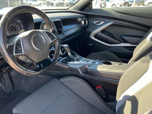 Used 2020 Chevrolet Camaro LT w/ Technology Package image 15