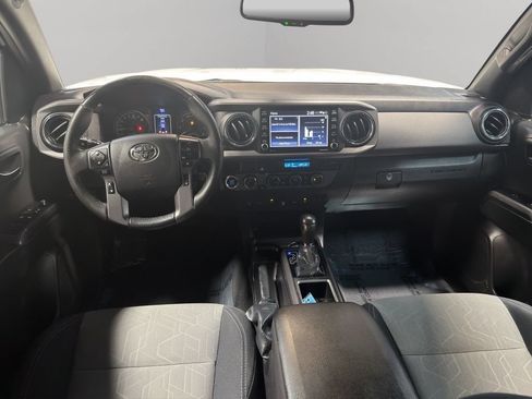 Used 2023 Toyota Tacoma TRD Off-Road w/ Technology Package AWD/4WD image 17