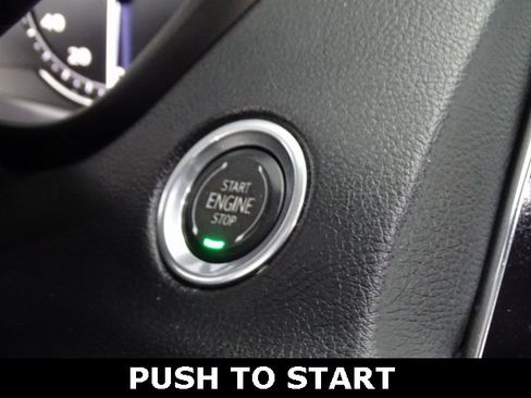 Used 2019 Cadillac XT4 Premium Luxury image 9