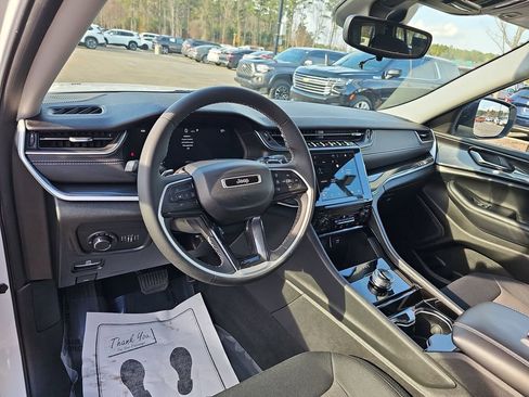 Used 2023 Jeep Grand Cherokee L Laredo image 21